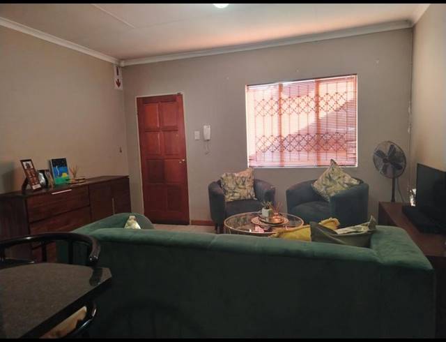 3 BEDROOM TOWNHOUSE FOR SALE IN LADANNA